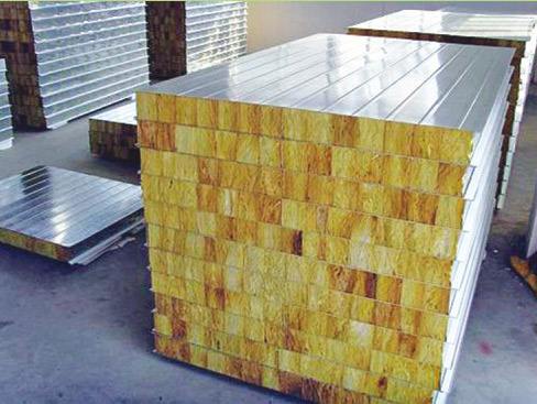 鋼結構廠房中的巖棉夾芯板為什么會出現(xiàn)爆裂？